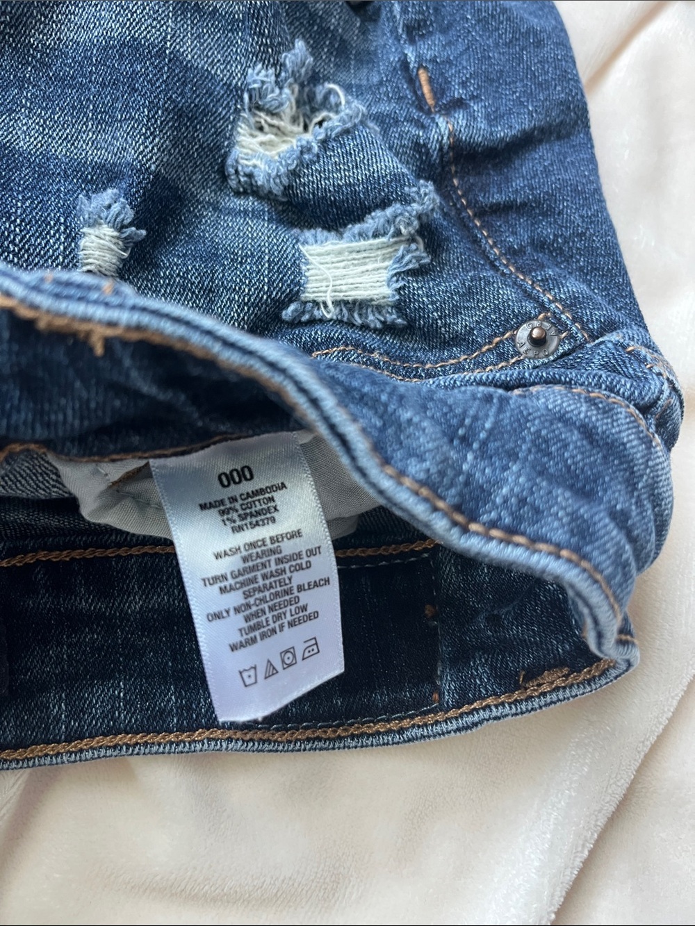 Size 000 distressed, rolled up, Low Rise Midi shorts - Picture 3 of 7